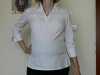 Bílá těhotenská košilová halenka se zlatým proužkem. 62% bavlna, 26% nylon, 9% polyester, 3% elastan.  Více na www.emimi.cz