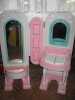 prodám dětský toaletní stolek Fisher Price, výška 103cm šířka 94 cm v dobrém stavu, určitě udělá radost nějaké parádnici  Více na www.emimi.cz