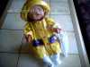 Baby Born - obleček do deště - klobouček, pláštěnka, deštníček, punčocháčky. Cena za komplet 250, - Oblečky i panenky jsou používané, takže běžné optřebení.
