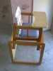Dřevěná dětská jídelní stolička. Výška v bodu sezení cca 60cm. Sedák a opěradlo vyrobeno z umělé látky, snadno omyvatelné