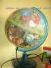 svítící globus upraven dekupáží aby se hodil do dětského pokoje(lze i lehce odstranit a nahradit jakým koliv motivem cena 90kč