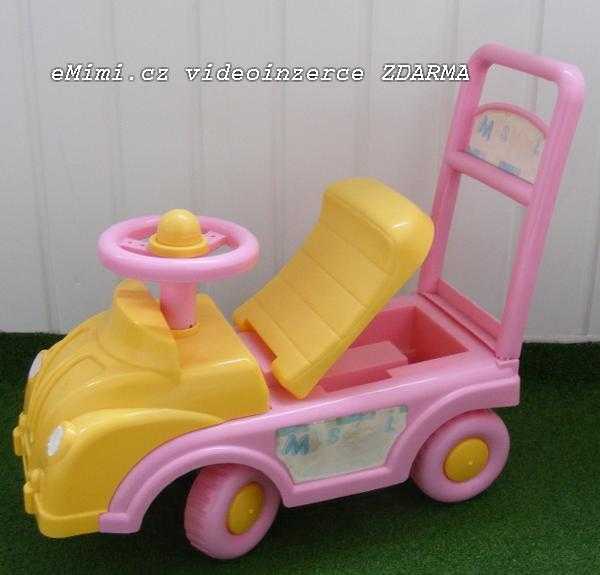 Růžové odrážedlo - autíčko pro holčičku
