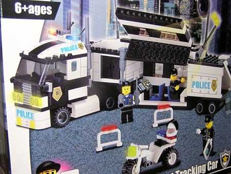 Policejní tirák typu lego